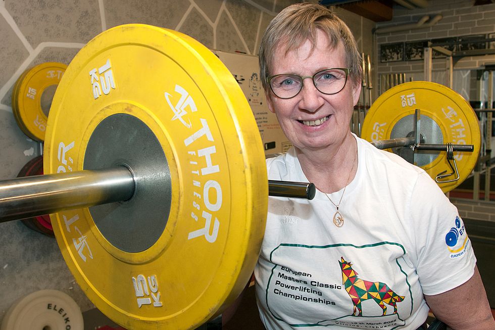 Annelie, 63, är Europamästare i styrkelyft: ”Jag vill kunna bära hem mina matkassar när jag är 85”