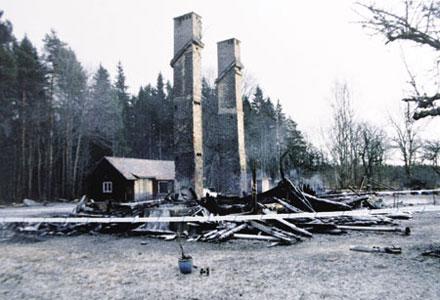 Mitt i julstöket brann huset ner - och vi förvandlades från de starka till de svagaste