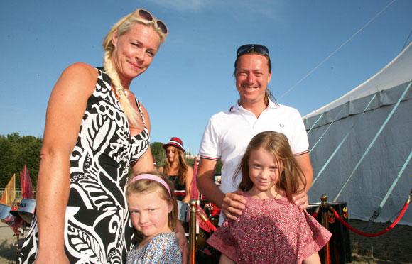 Malena Ernman: När jag är bortrest får barnen gosa med Moses