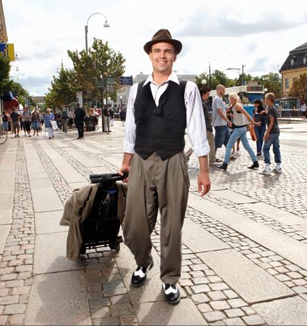 Trollkarlen Charlie: Jag vässar min fingerfärdighet på gatan!