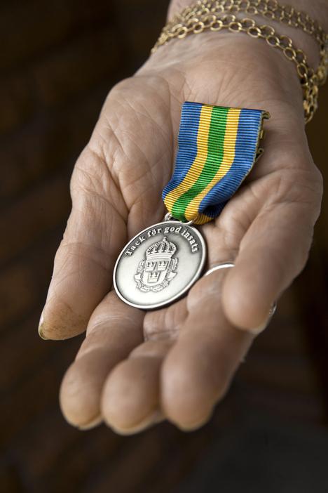 Tapperhetsmedalj: Siv rusade fram och stoppade tjuvarna