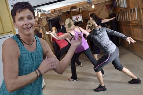 Grannarna som kör zumba i garaget