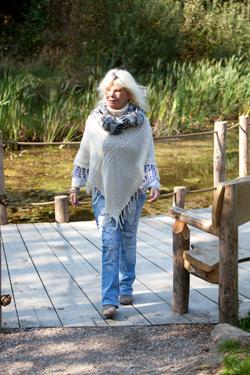 Anette lider av Bechterews - men promenader lindrar ryggvärken!