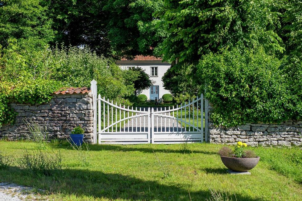 Bilder: Den vackra gamla Gotlandsgården har en gång tillhört Max von Sydow