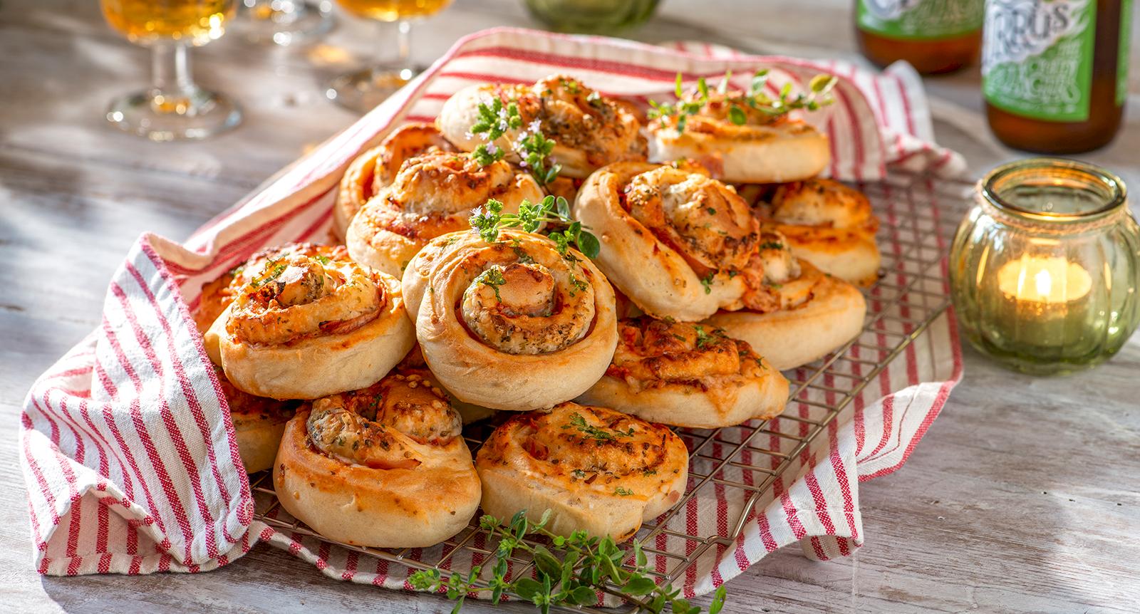 Fyllda pizzabullar med ost och skinka