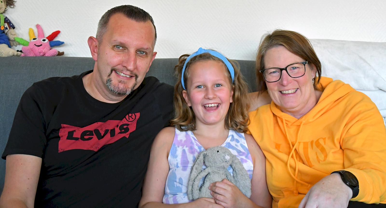 8-åriga Frida räddade sin mamma med HLR – hade lärt sig av barnprogram