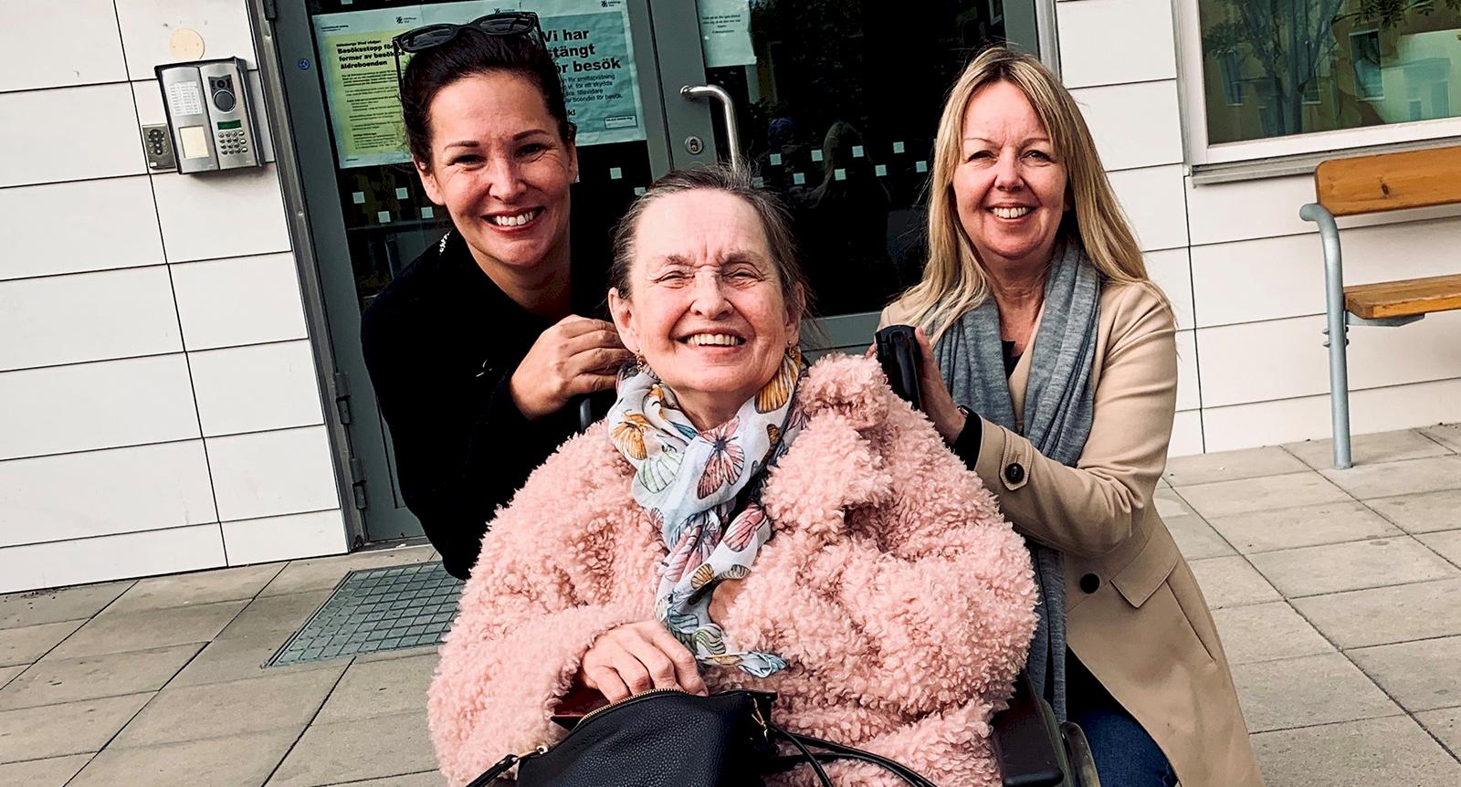 Lina fanns vid sin demenssjuka mammas sida: “De ljusa stunderna har hjälpt mig att läka”