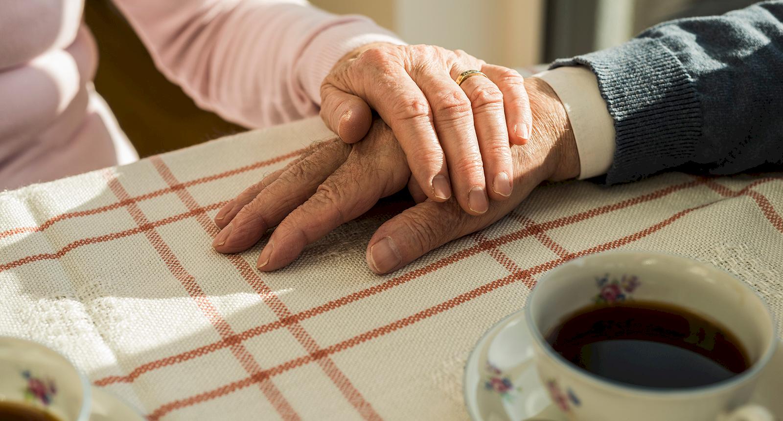 Fem faktorer som minskar risken för demens: “De är inga svåra livsstilsförändringar”