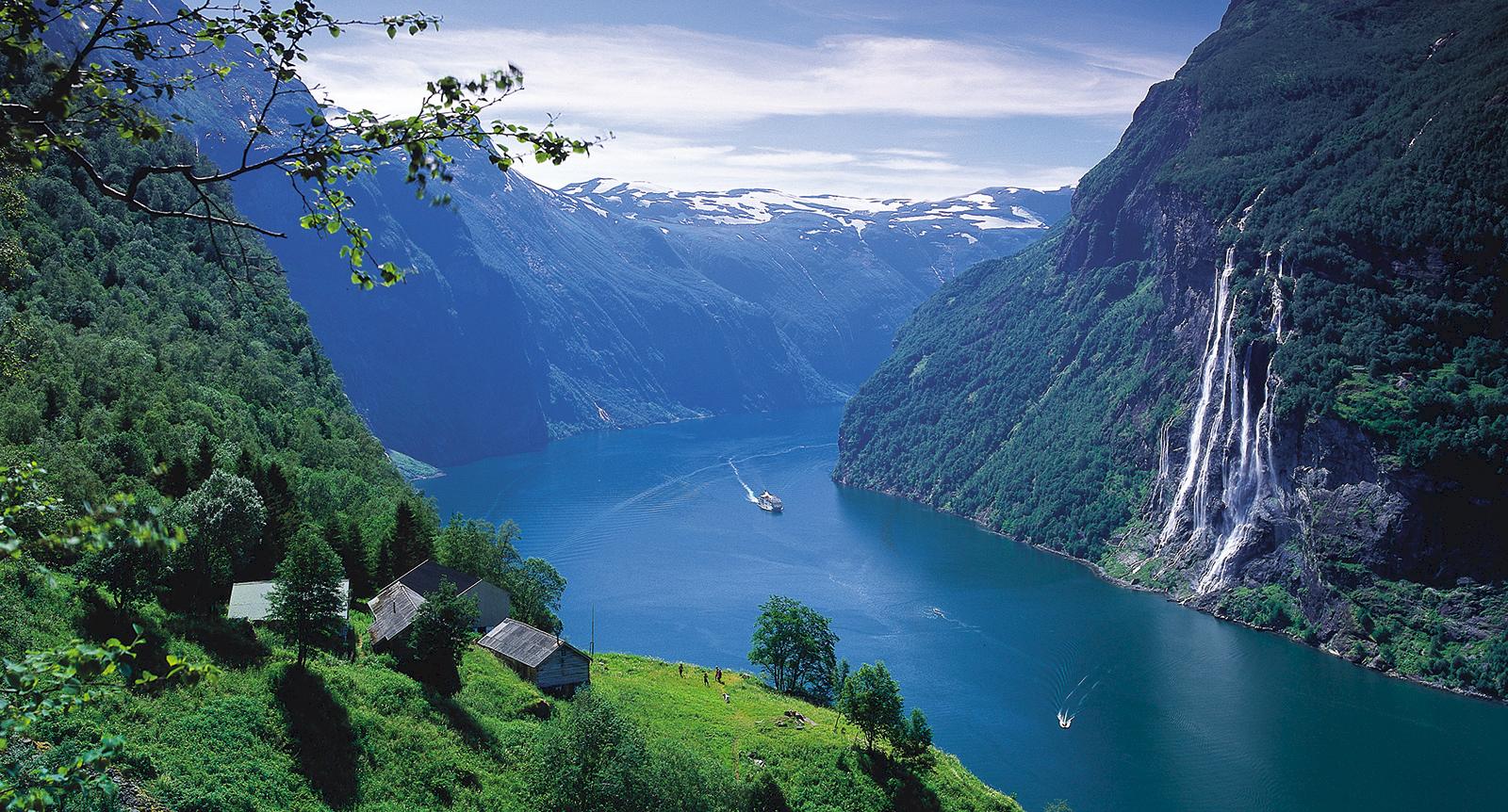 Upplev djupa fjordar och mäktiga fjäll i natursköna Norge