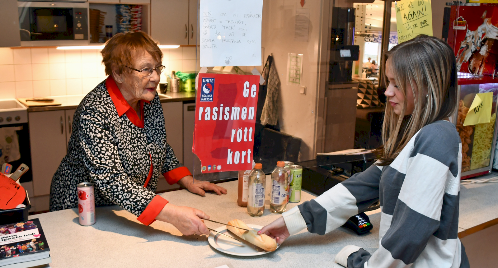 Gun-Britt, 86, jobbar extra på fritidsgård: “Ungdomarna ger mig så mycket tillbaka”