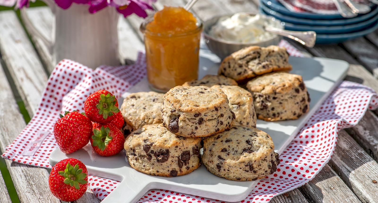 Engelska scones med mörk choklad