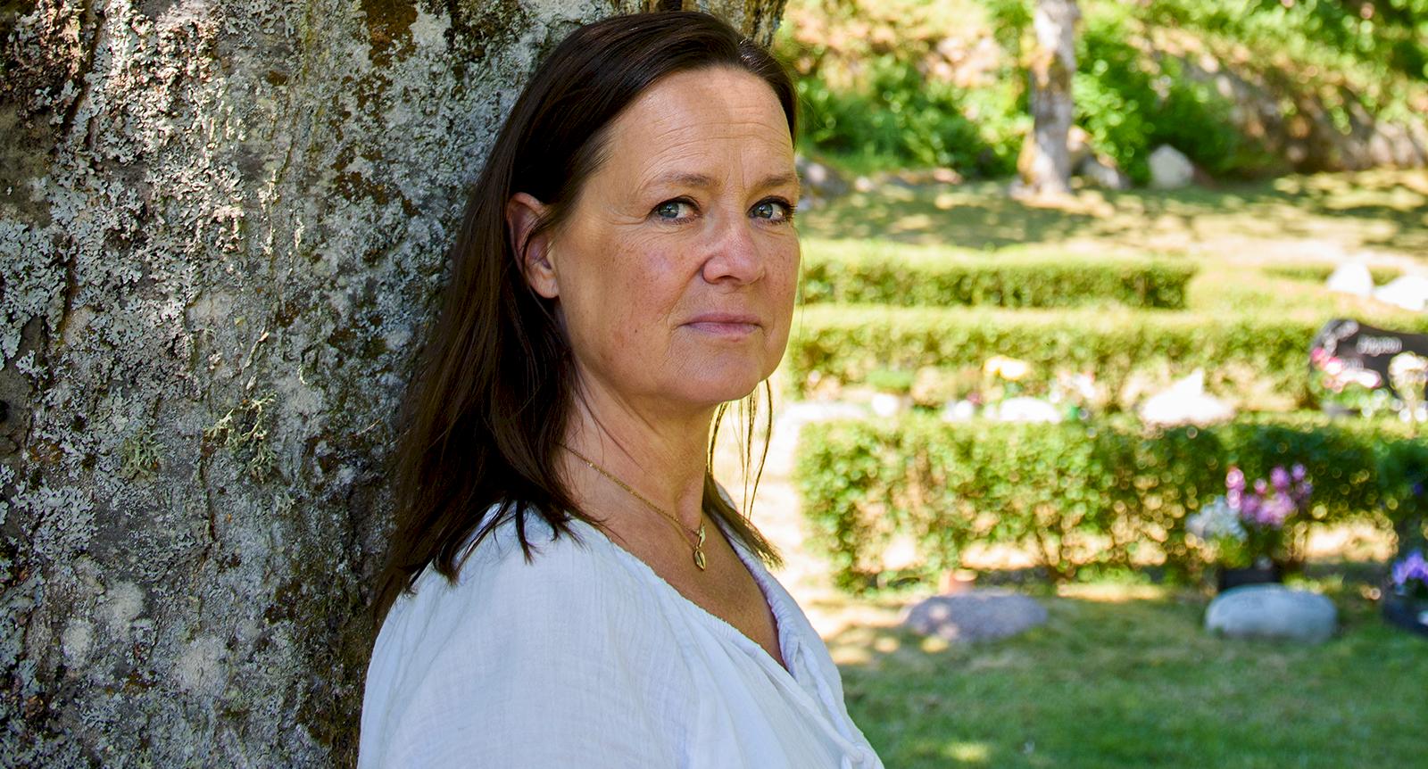 Carina erbjöds inget stöd efter sonens självmord: ”Jag hade behövt prata med någon som vågar lyssna”