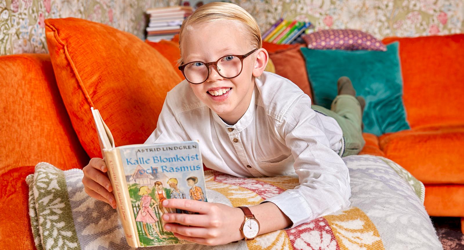 10-åriga Carl gör succé med sina boktips: “Böcker har alltid betytt mycket för mig”