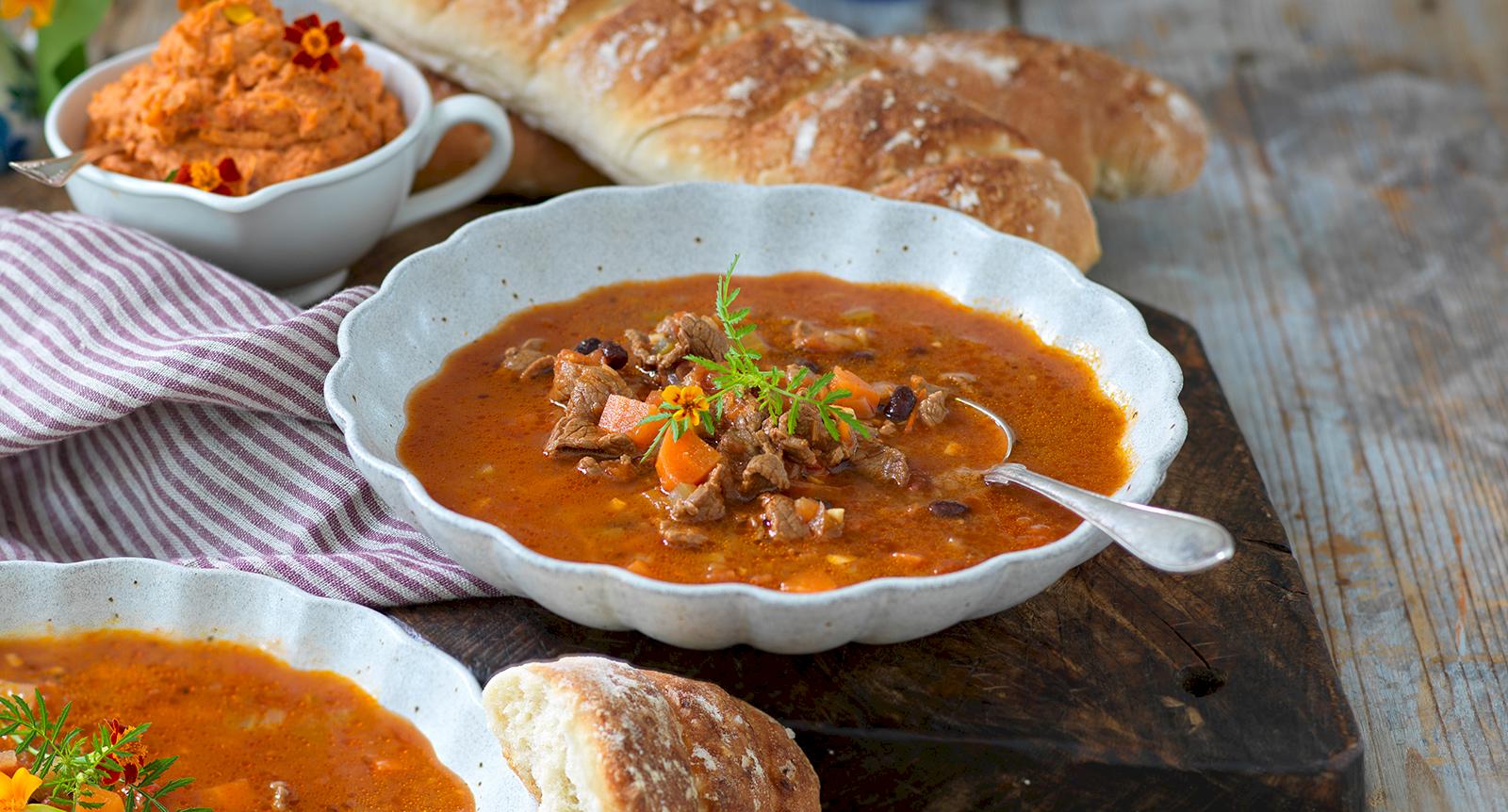 Köttsoppa med lövbiff och värmande kryddor