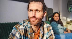 Lollo: Min pojkvän har inga kompisar – hur kan jag hjälpa honom?