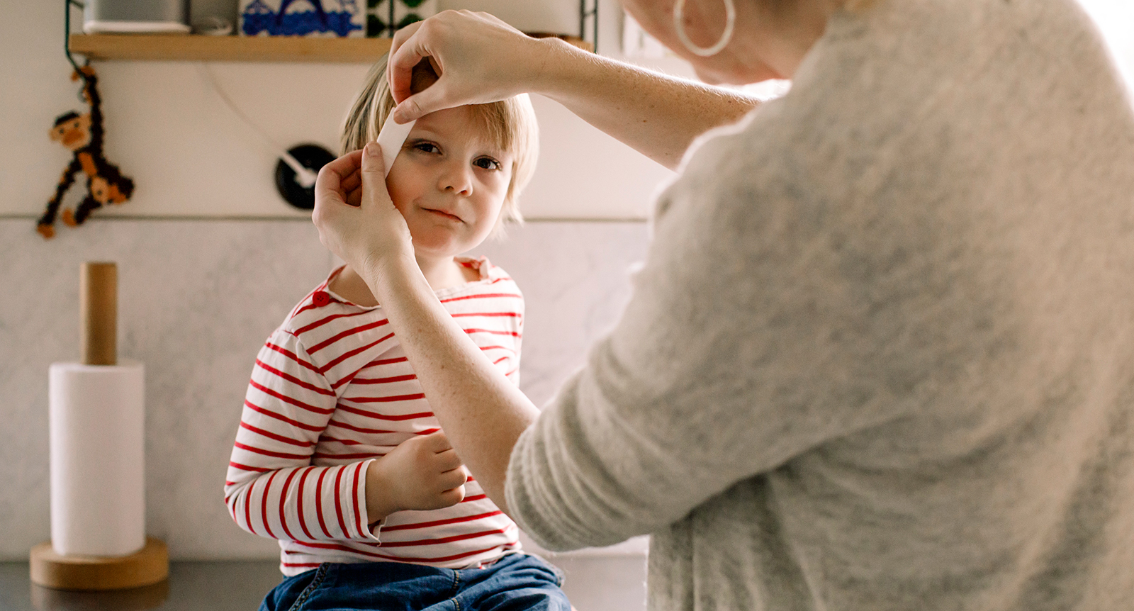 Så plåstrar du bäst om ett sår – glöm gamla råd!