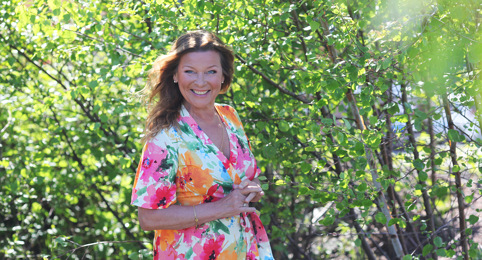 Lotta Engberg njuter av första lediga sommaren på nästan 50 år: ”Fasiken vad det ska bli skönt”