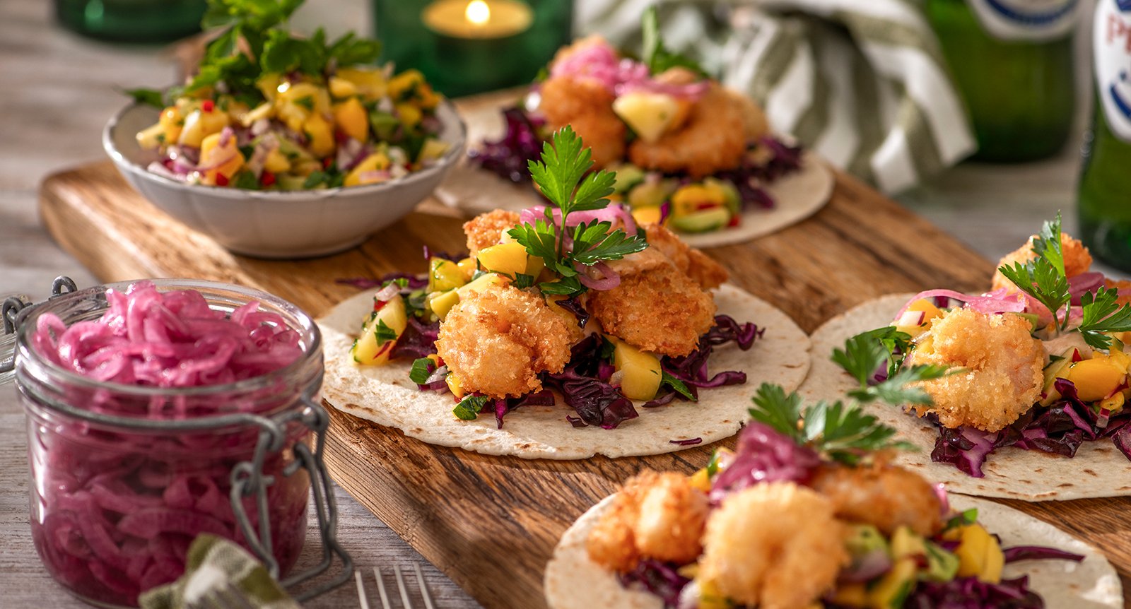 Krispiga räktacos med mangosalsa och chipotlemajo