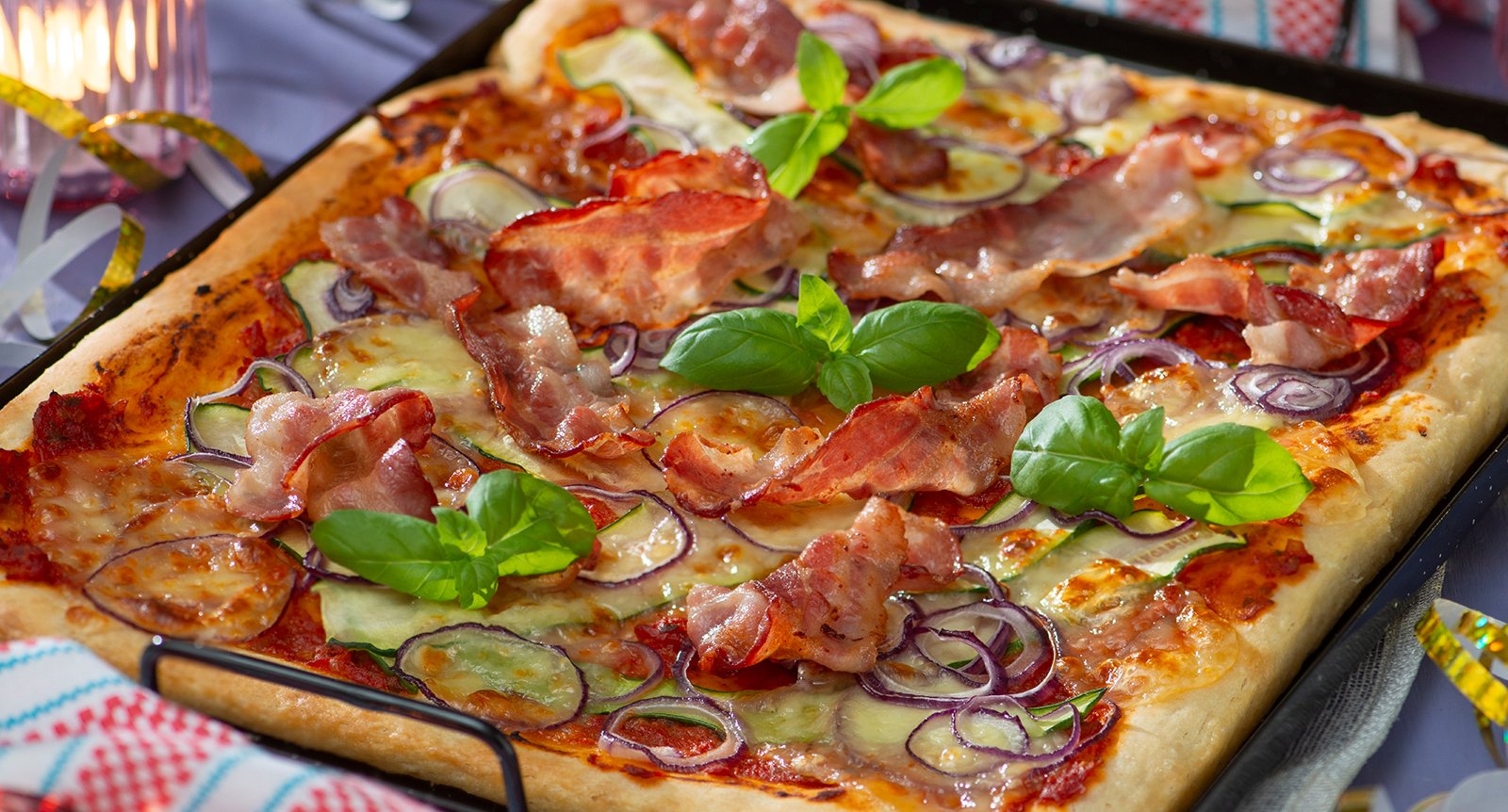 Långpannepizza med bacon