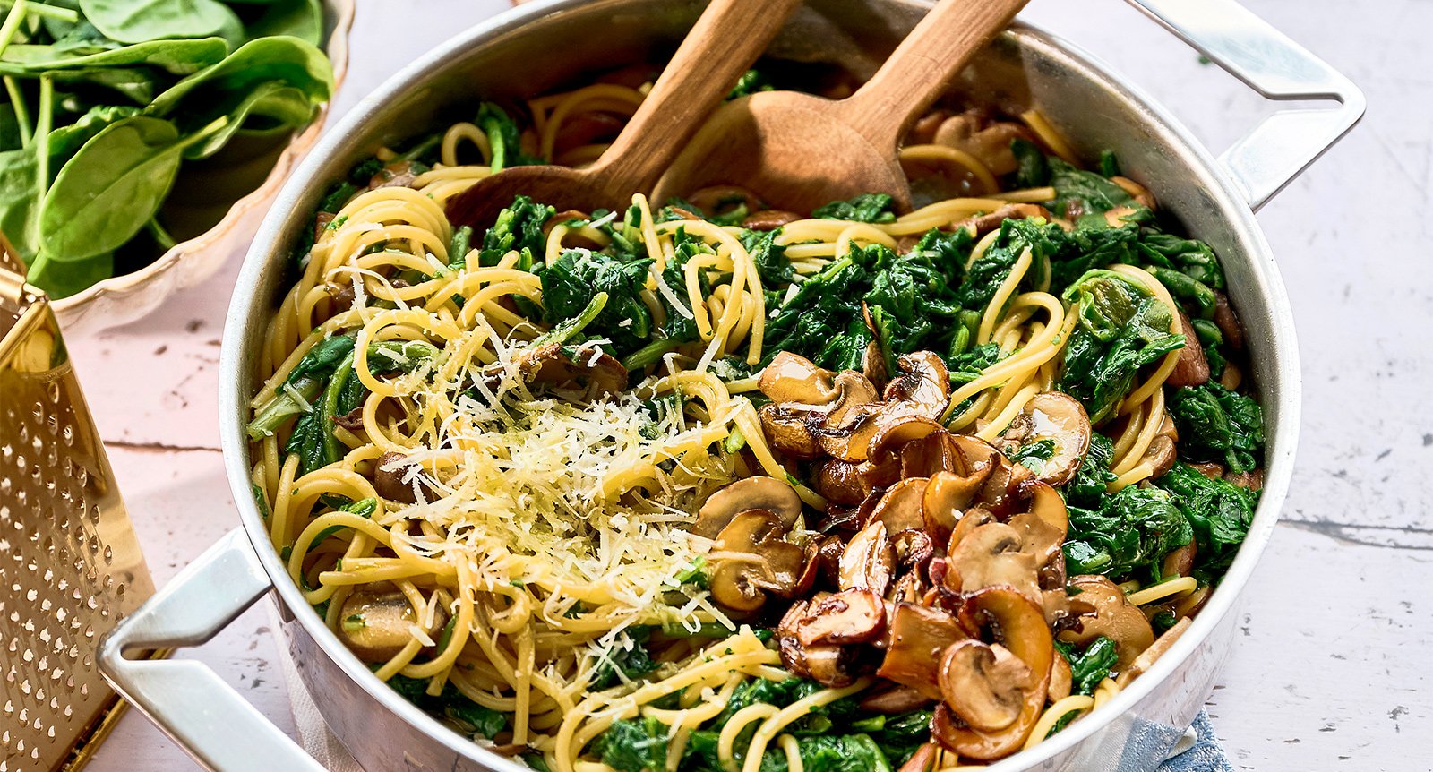 Vegetarisk one pot spaghetti med svamp och spenat