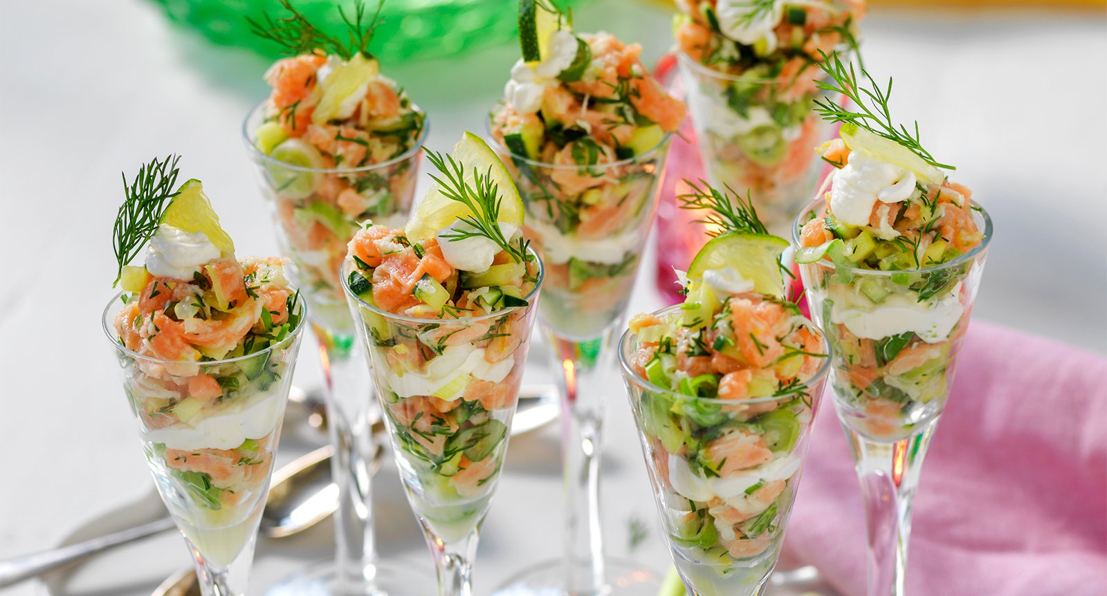 Laxtartar med limekräm