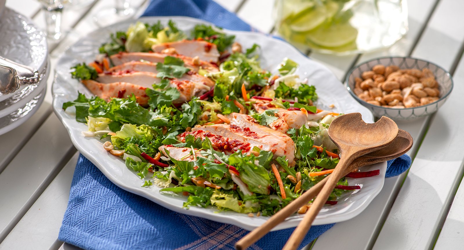 Het kyckling med asiatisk sallad
