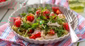Pastasallad med kyckling och pesto