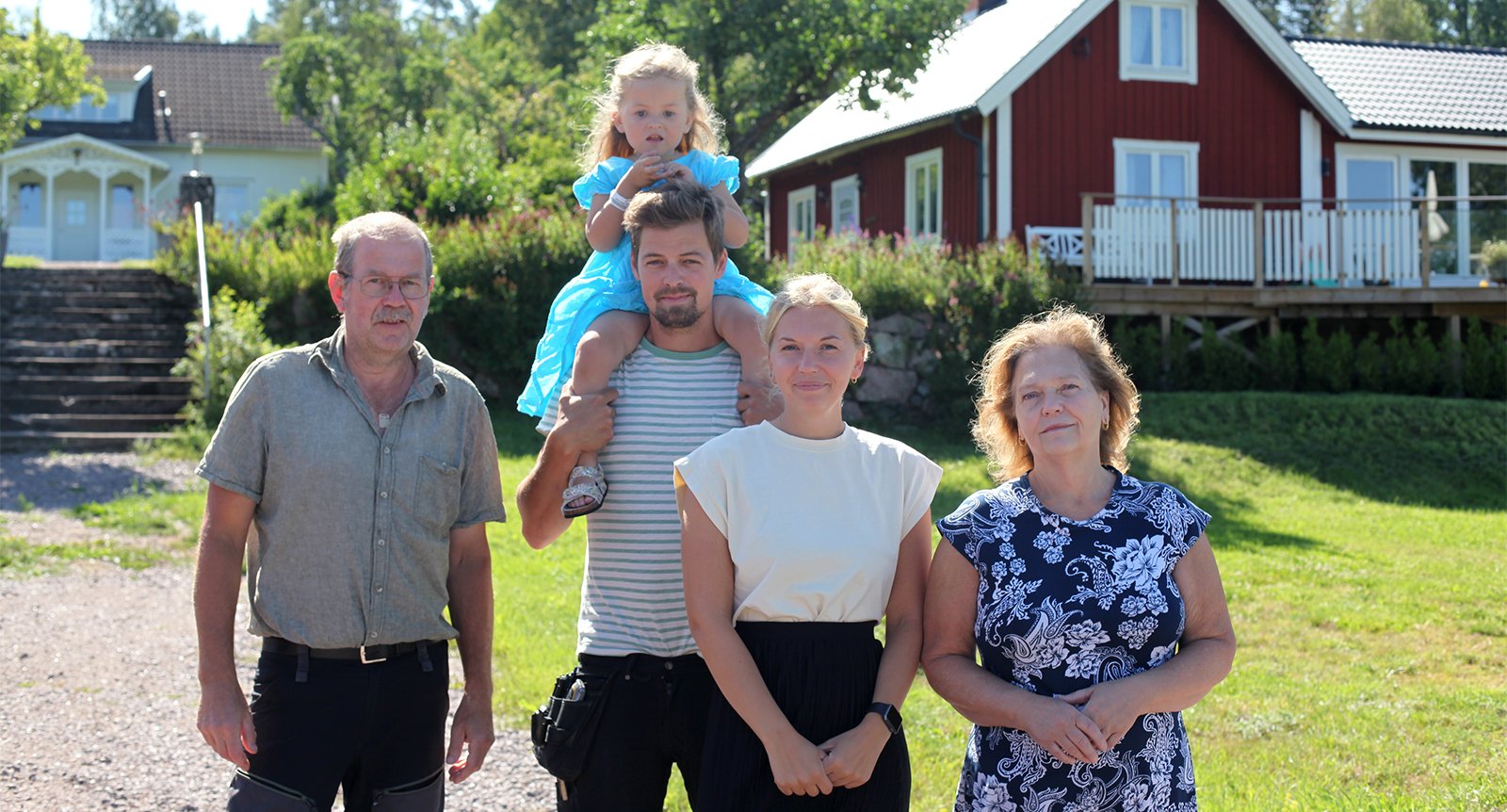 Här bor tre generationer på samma tomt: ”Detta är vår drömplats”