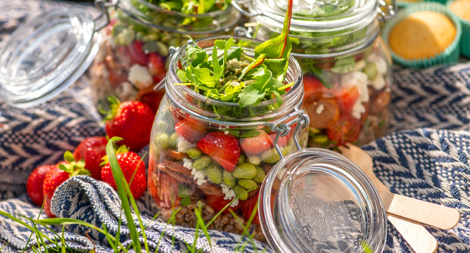 Sallad på burk med chorizo och jordgubbar