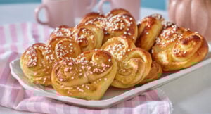 Hjärtformade bullar med vit choklad och citron