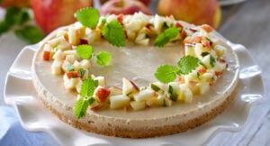 Pannacottapaj med äpple och kanel