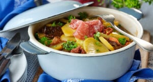 Sjömansbiff med salami och tomater