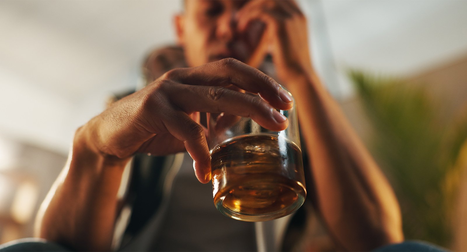 Dricker någon för mycket? Här är psykologens bästa tips för förändring