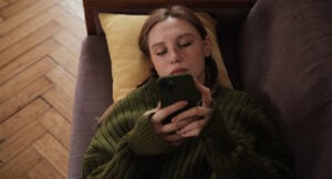 Kan man få sämre syn av mycket skärmtid?