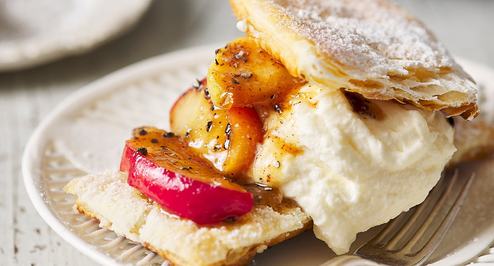 Frasigt smördegsflarn med kanel & kardemummaäpplen