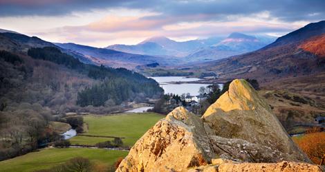 Snowdon heter Wales högsta bergstopp.