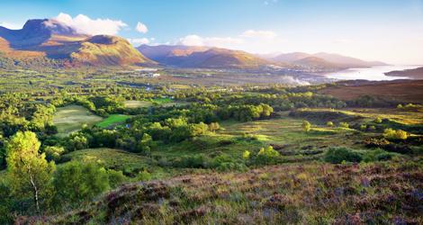 Utsikt mot Ben Nevis, Fort William och Loch Ness.