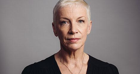 Totalt har Annie Lennox sålt över 85 miljoner skivor och räknas som en av Englands mest framgångsrika artister någonsin. Hon är också känd för sitt sociala engagemang i rättvisefrågor, som hon blivit prisad för. Foto: AP