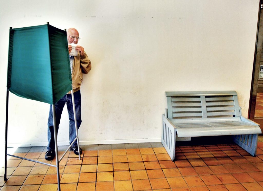 EU-valet 2004. En nästan tom vallokal i Rinkeby i västra Stockholm. Kommer årets EU-val att dra mer folk? Foto: Sven-Erik Sjöberg/Scanpix