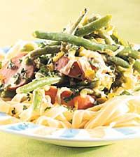 Pasta med bönor och korv