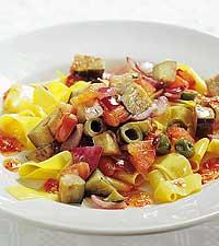 Pasta med aubergine och chutney