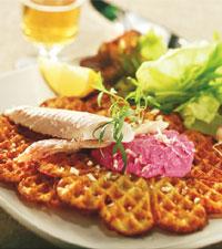 Potatisvåfflor med rökt fisk