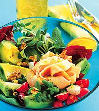 Vårsallad med rökt kalkonbröst