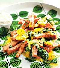 Falukorv med pepparrot och spenat