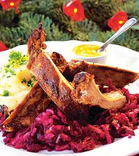 Revben med potatismos och äppelrödkål