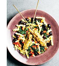 Innerfilé av kyckling tomatpestomarinerad, med oliv- och spenatpasta