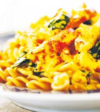 Pasta med saffrans- och skaldjurssås