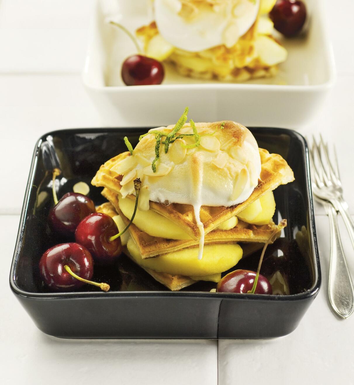 Våfflor med äpple och maräng