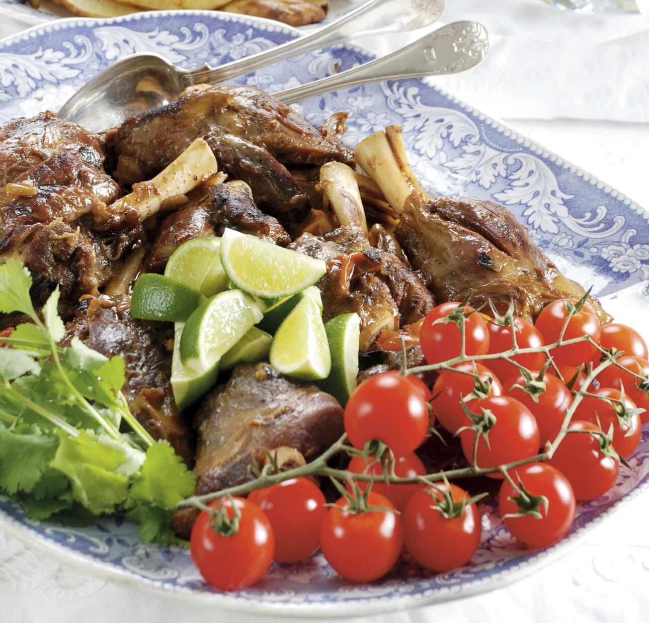 Ångbräserad lammlägg med lime och orientaliska kryddor