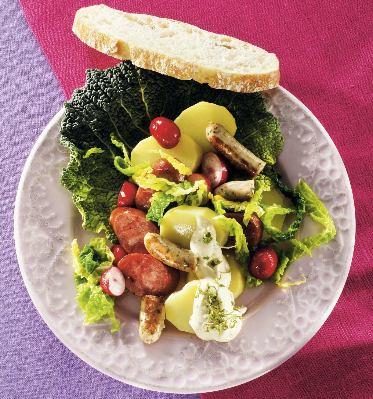 Korvsallad med senapsyoghurt